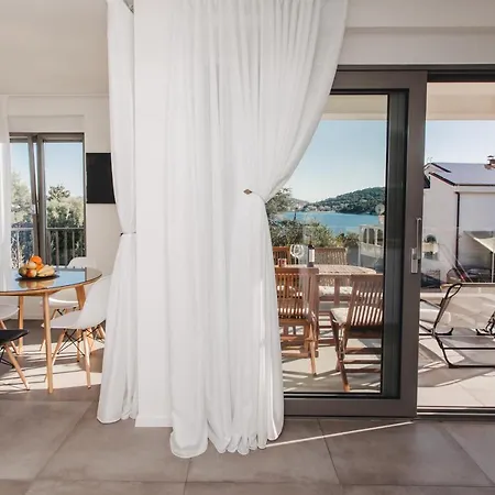 アパート 3in1 ロゴズニッツァ